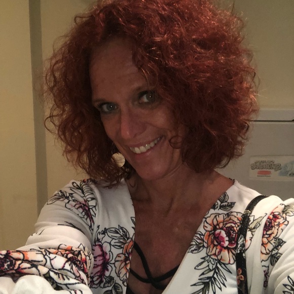 Meet your Posher, Lynn - Picture 2 of 4